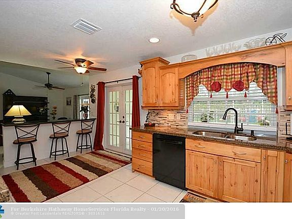 4th image of 515 NW 108th Ave