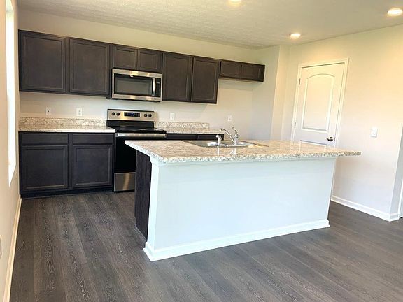 5th image of 929 Nelson Pl