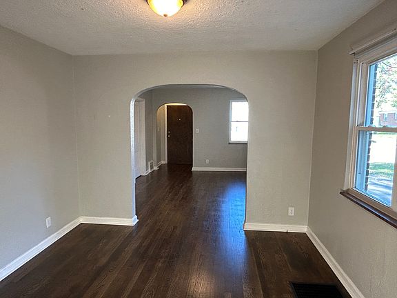 4th image of 2437 Bremont Ave