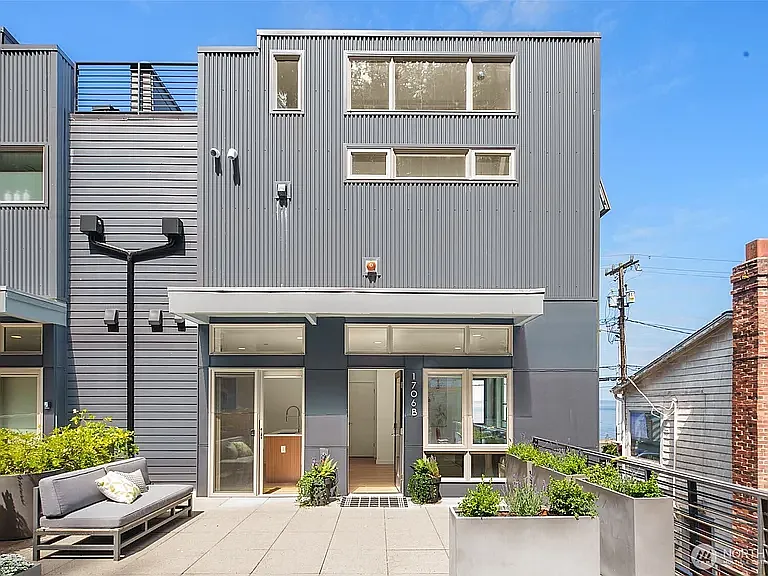 1706B Alki Ave SW — Photo 2