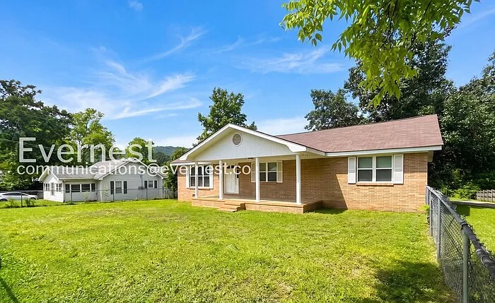 3217 Plaza Cir — Photo 2