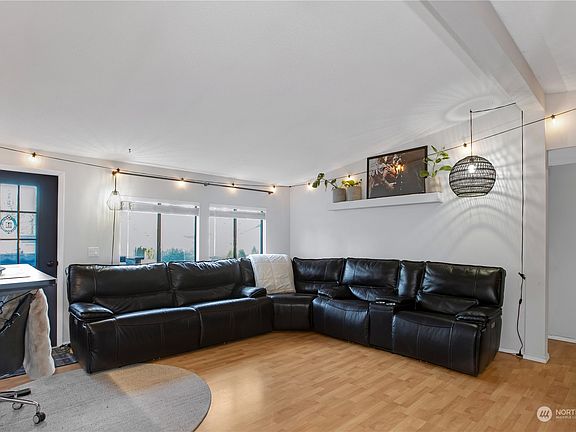4th image of 807 Nottingham Drive SE