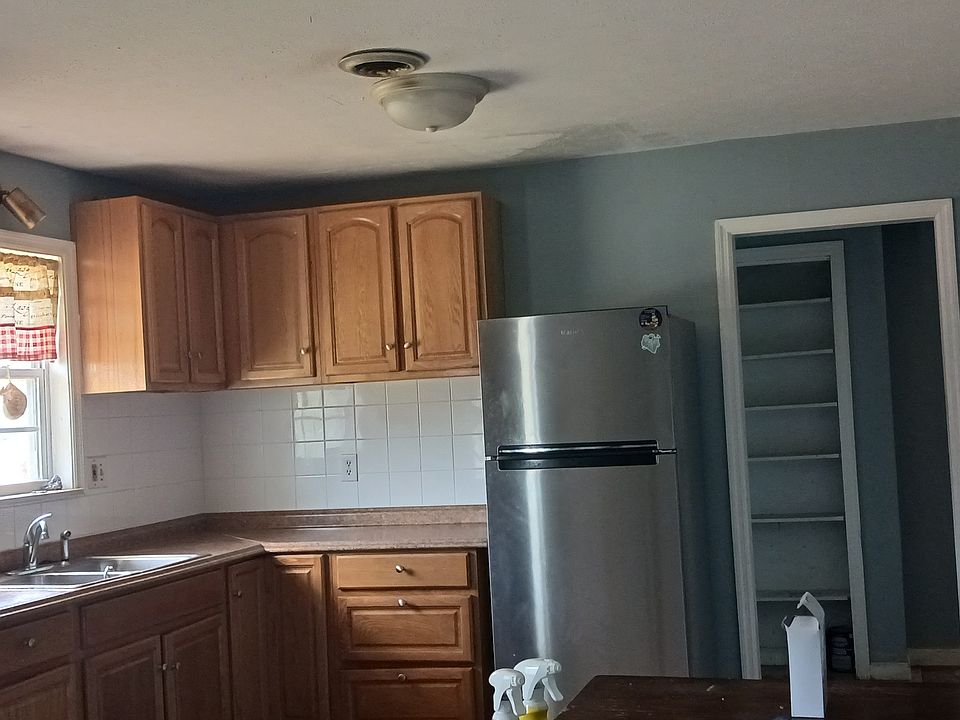2nd image of 124 Lynwood Ln