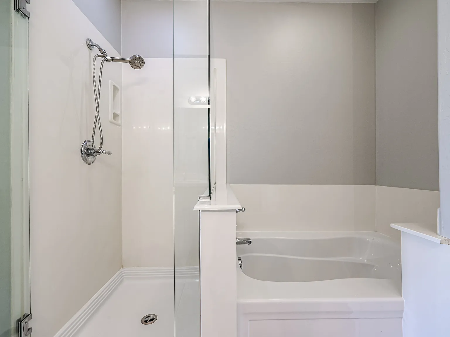 2 bed, 1244 sqft, $2,100 — Photo 2
