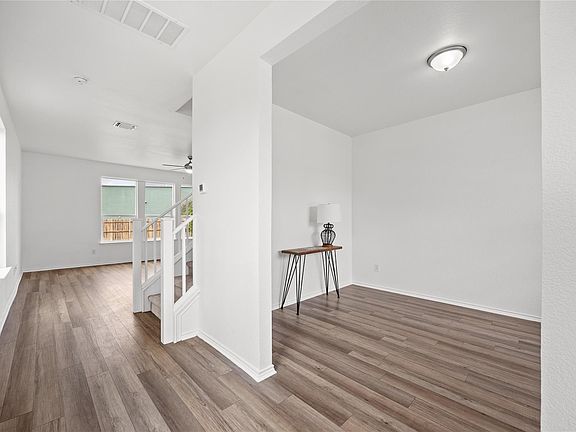5th image of 252 Benmyrtle Trl