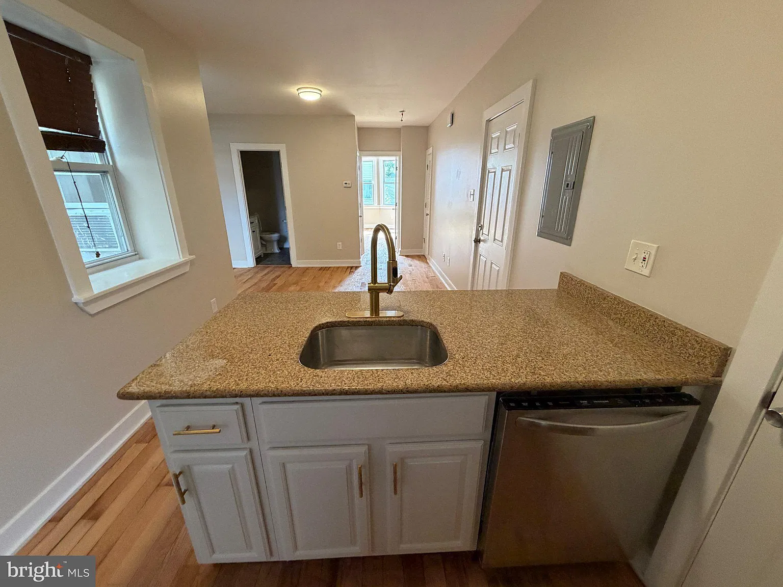 2 bed, 1.0 bath, 680 sqft, $1,550 — Photo 4