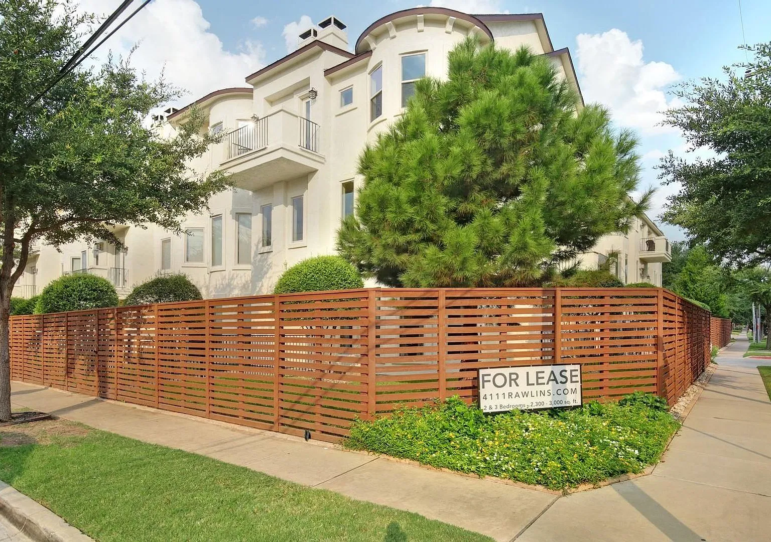 The Serrano Townhomes — Photo 3