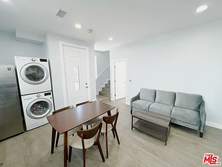 2641 S Budlong Ave #2641 — Photo 4