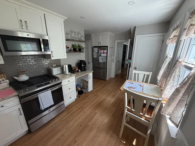 215 7th Ave — Photo 3
