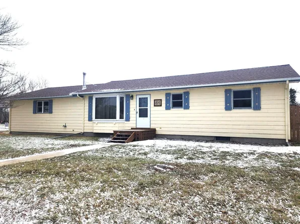 814 E 4th St, Miller, SD 57362