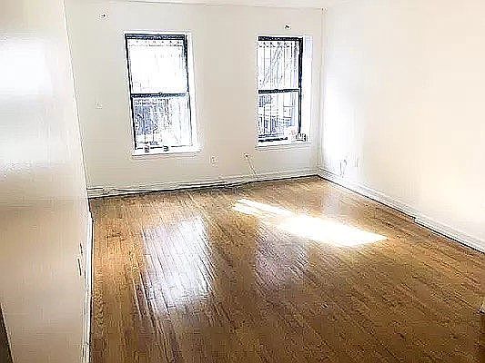 2nd image of 27 E 131st St