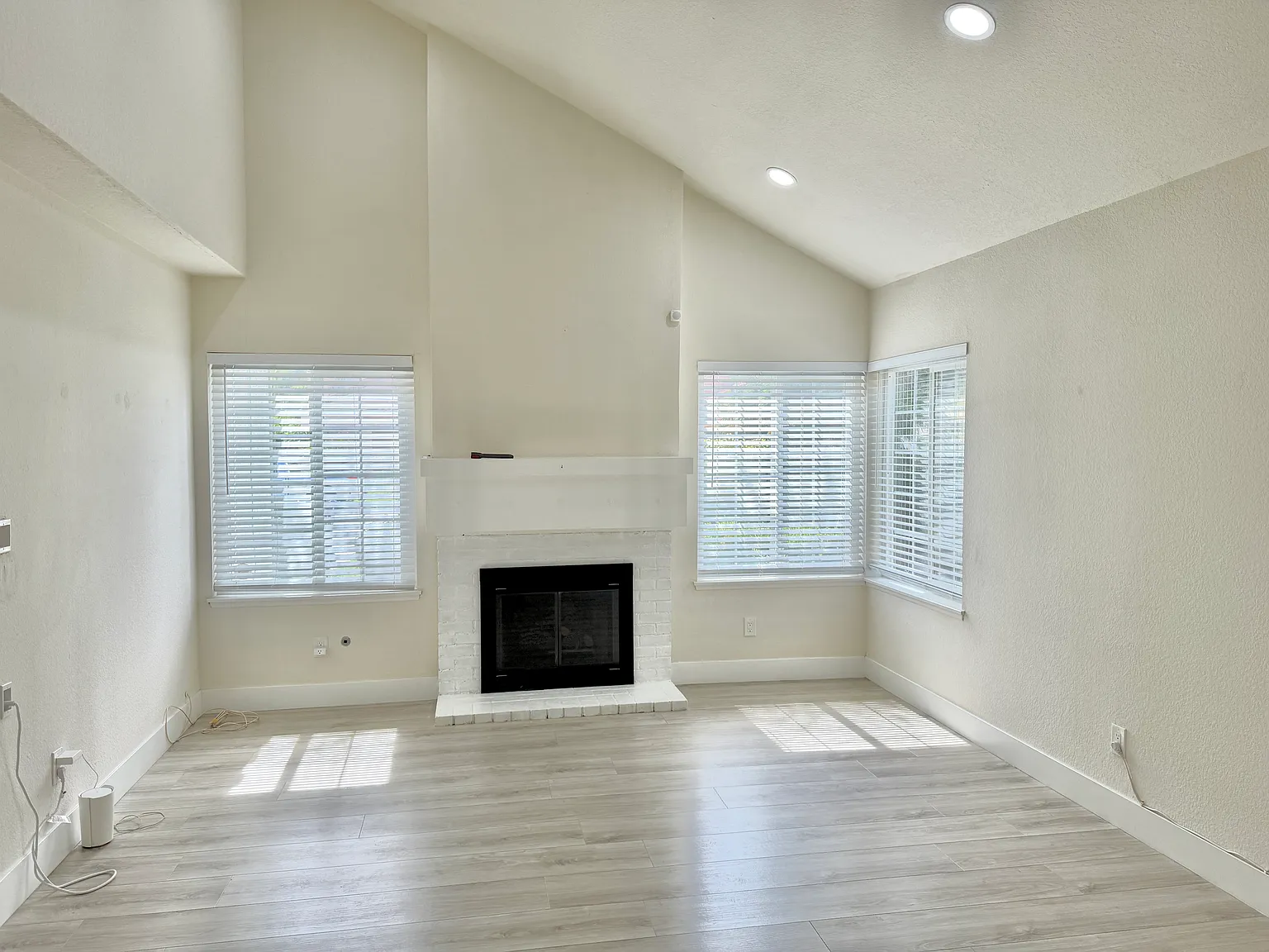 3 bed, 2.5 bath, 1787 sqft, $3,950 — Photo 1
