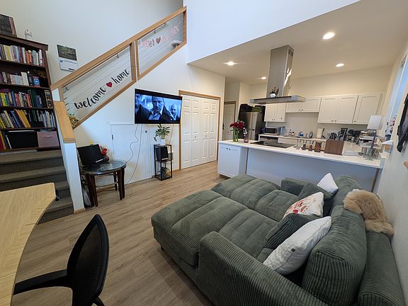 3rd image of 565 NW 3rd St #1