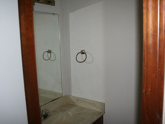 4th image of 2604 Lynn Ln
