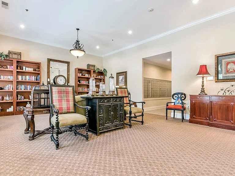 Parkland Manor — Photo 11