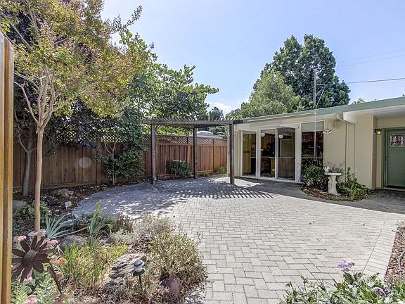 2nd image of 903 Brookgrove Ln