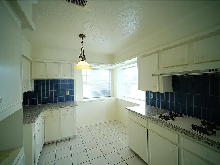 12618 Bexley Dr — Photo 7