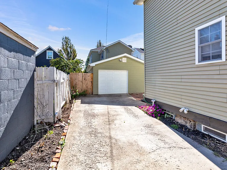 80 Hanford St — Photo 45
