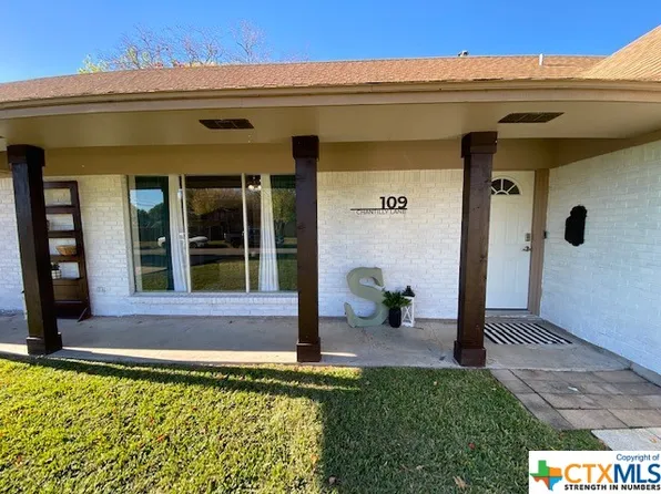 109 Chantilly Ln, Port Lavaca, TX 77979