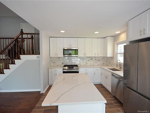 4th image of 155 Little Hill Dr