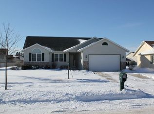 649 Stonehaven Dr, Sun Prairie, WI 53590