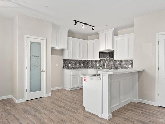 3rd image of 1216 E Camellia Ave #3