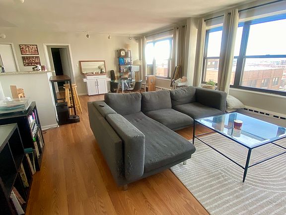 4th image of 3420 N Lake Shore Dr Unit 19LM