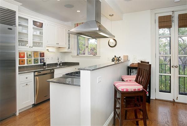 2nd image of 67 Dartmouth St #3