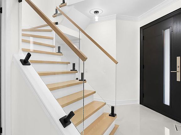 4th image of 41 Graybark Cres