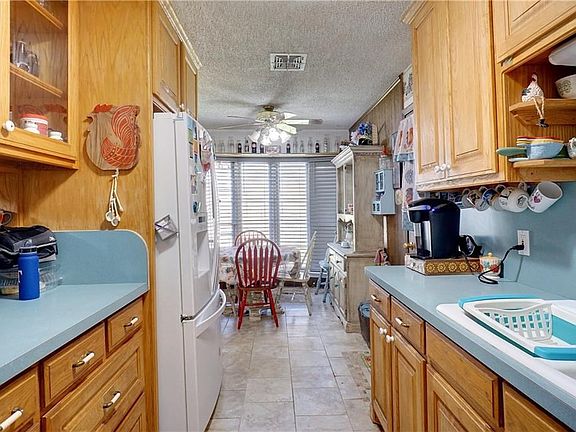 5th image of 812 Palomino Dr