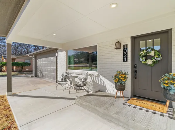 1021 Poe St, Azle, TX 76020