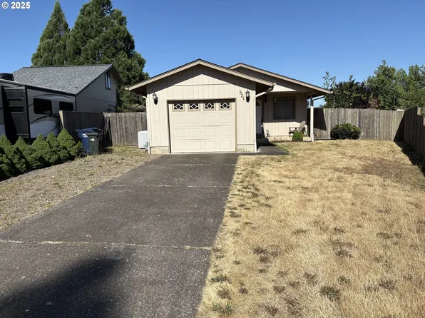 521 S 7th St, Creswell, OR 97426