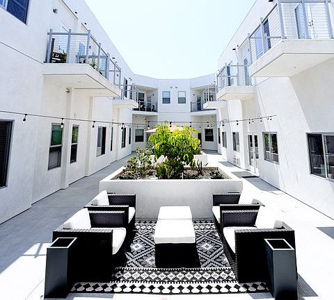 3rd image of 300 W 9th St APT 135