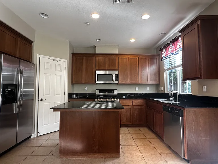 611 Falling Star Dr — Photo 5