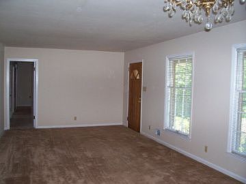 3rd image of 724 Fair Oaks Dr
