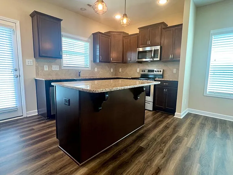 2131 Stafford Dr — Photo 8