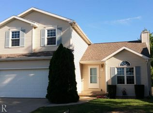 9 Drake Ct, Bloomington, IL