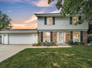 112 W Althea Dr, Grafton, WI 53024