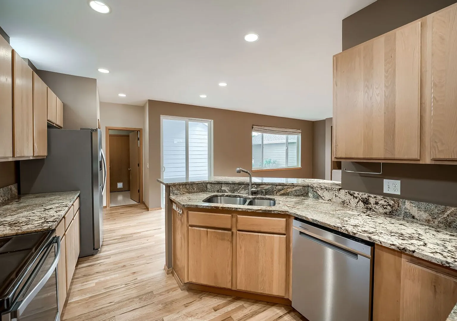 Beautiful 3bed/2.5bath Home in Snoqualmie Ridge! — Photo 4