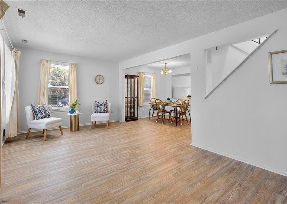 1st image of 136 Tower Dr