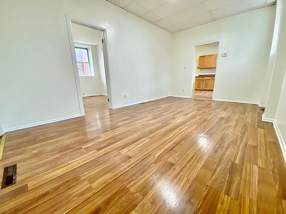 3rd image of 724 W 31st St #1