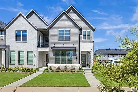 2532 Campden Mews Photo 1
