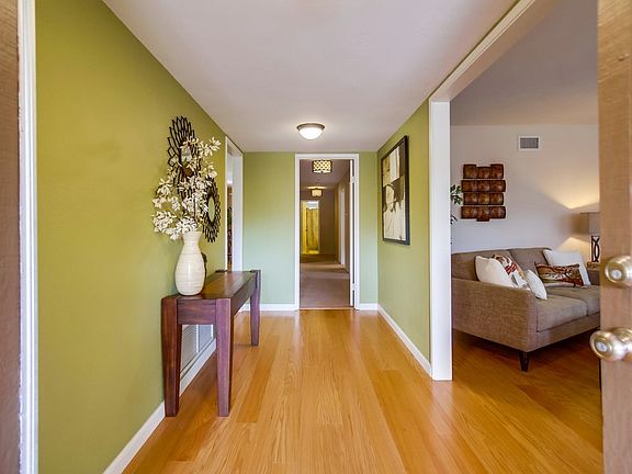 4th image of 2048 Catalina Blvd