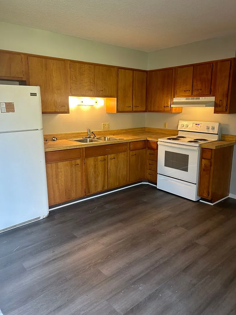 365 W Cook Rd Ranchwood Apartments — Photo 4