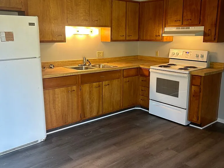365 W Cook Rd — Photo 3