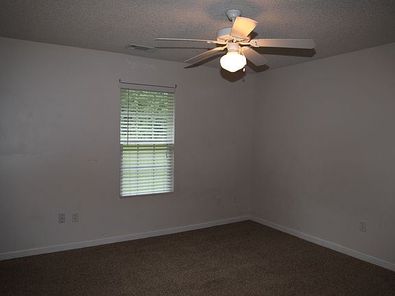 4th image of 523 Acorn Ln