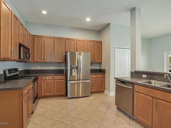 5th image of 564 Saint Claude Pl
