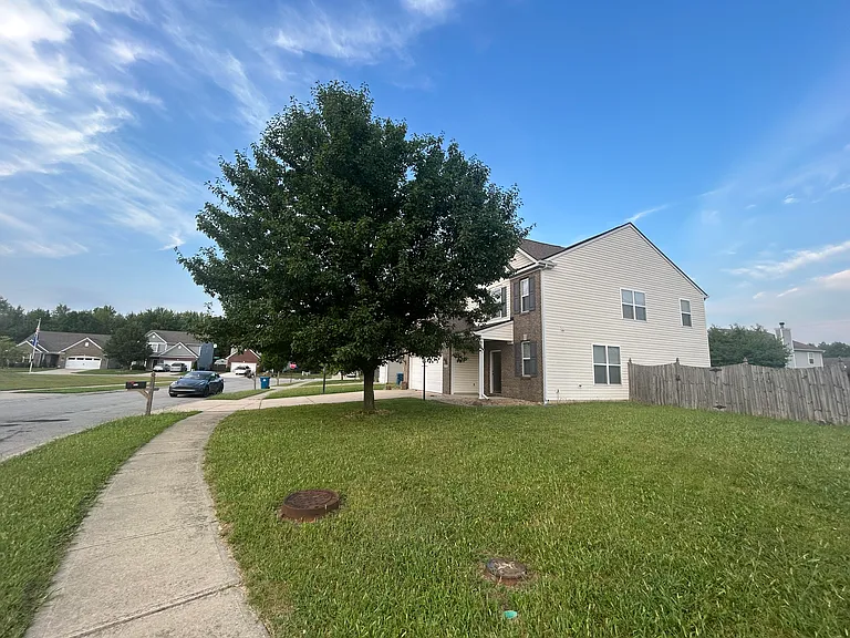 5221 Bombay Dr — Photo 33