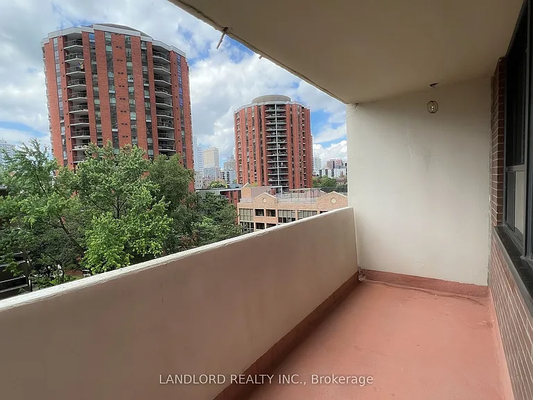 40 Homewood Ave #811 — Photo 9