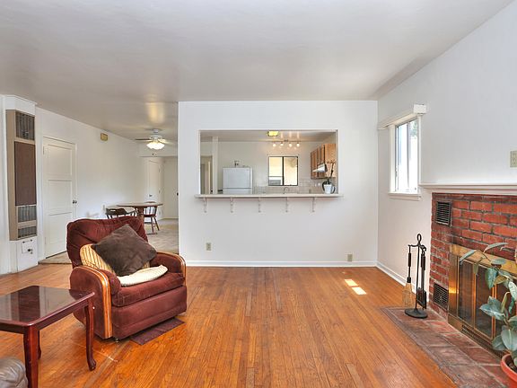 3rd image of 120 Citrus Ave